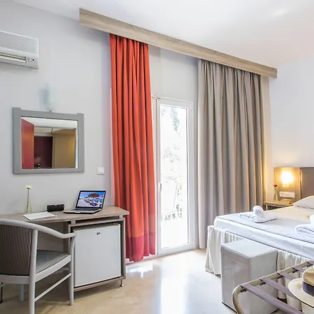 酒店 Silver Bay Corfu 3*