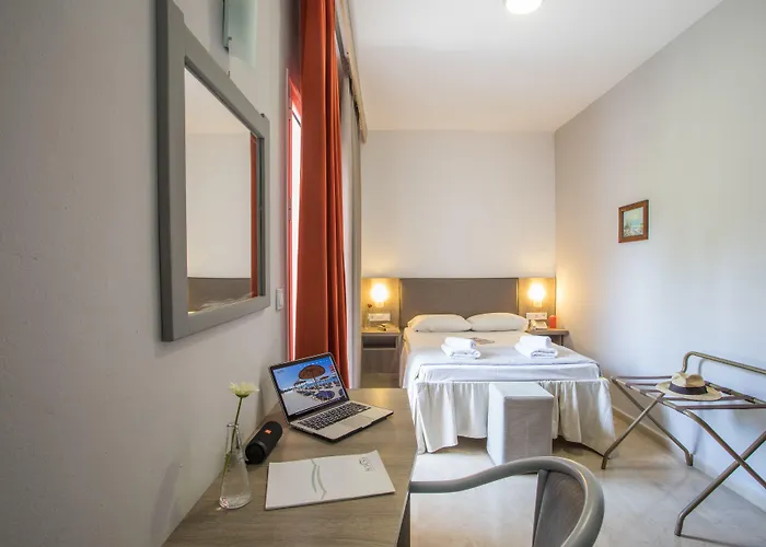 Silver Bay Corfu מלון