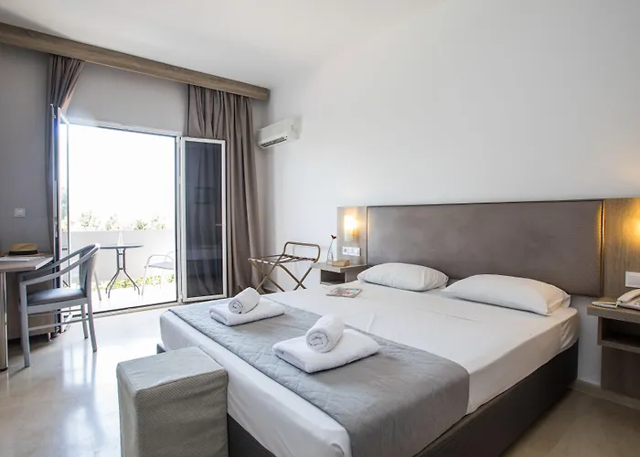 Silver Bay Corfu מלון
